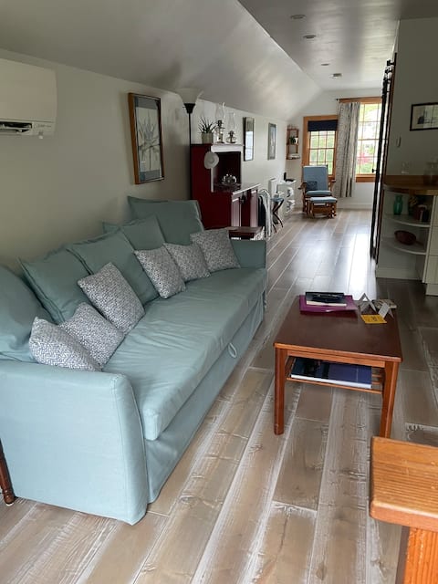 Successful Airbnb property: Sea Road Suite in Kennebunk