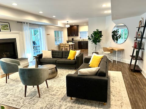 Spacious Apartment in Bethesda