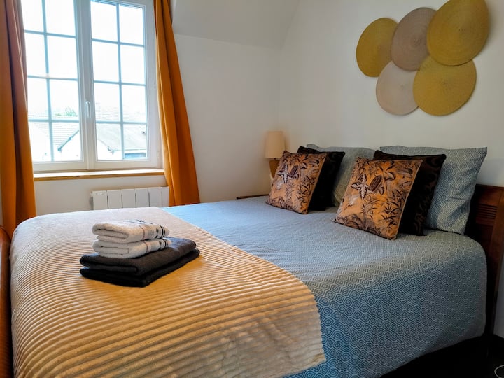 Priestranná spálňa  so 160 lôžkami.
Krásne zariadené a veľmi pohodlné.
Na 1. poschodí