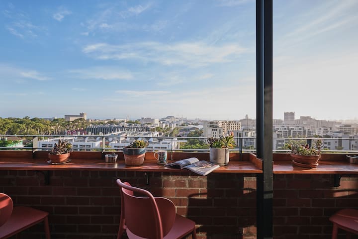 Sky & Sea: Green Point Penthouse & Power Backup