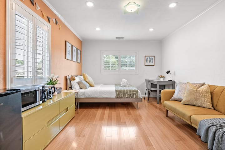 Jane's Home (R0) | Priv Entry Suite @ Santana Row - San Jose