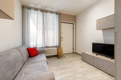 THE HOUSE OF BEPPE AND ANGIO C SPA D1135