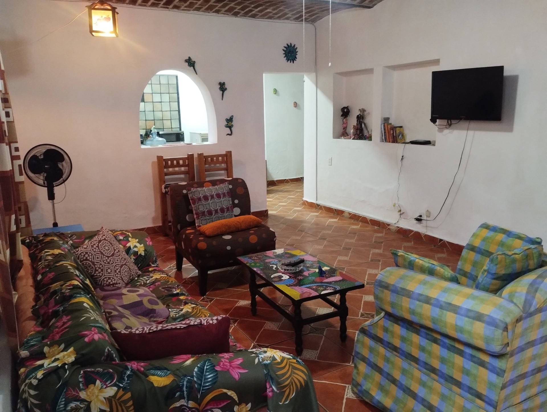 Little House in downtown Ajijic with garage