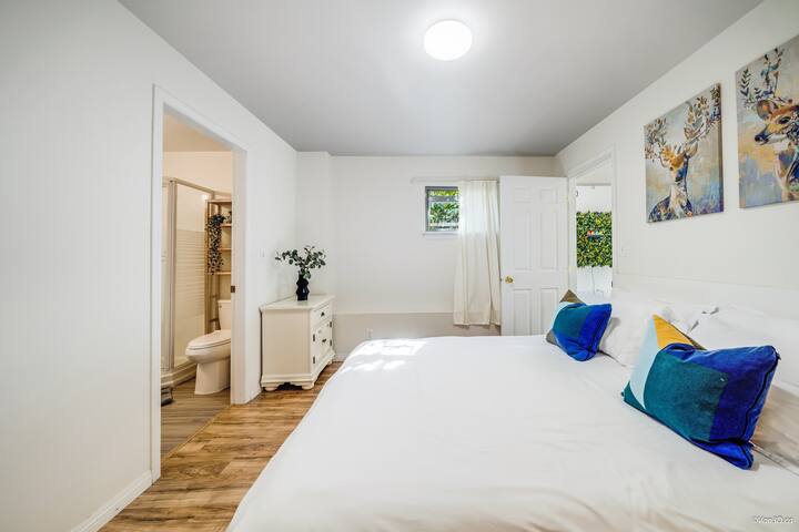 Artist’s Full House |4BRs | Pet Friendly gallery image 2