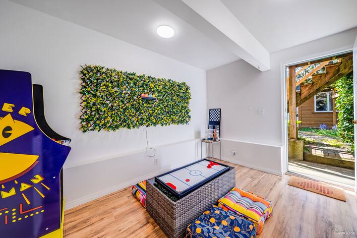 Artist’s Full House |4BRs | Pet Friendly gallery image 5