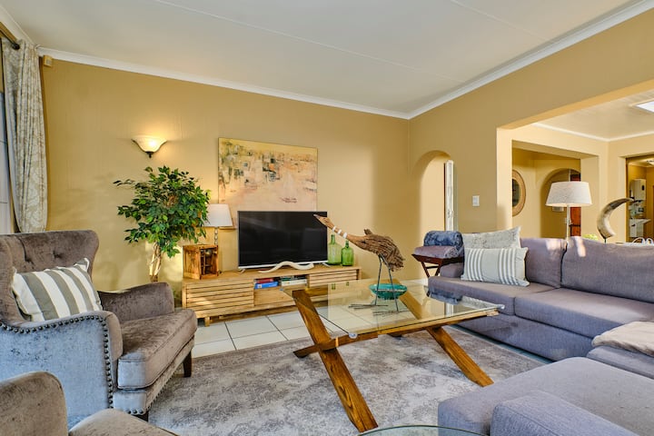 Sandton Exec 3br|3 Ensuites + Backup Power & Water - South Africa