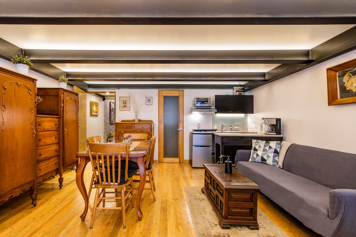Successful Airbnb property: Condesa | Private Patio Cozy Studio | Park Spain in Condesa