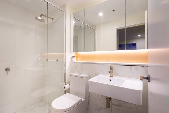 CBD 2BR Loft • Walk to Marvel & Southern Cross Stn gallery image 4