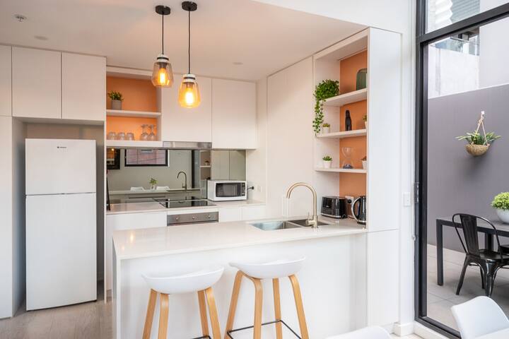 CBD 2BR Loft • Walk to Marvel & Southern Cross Stn gallery image 5