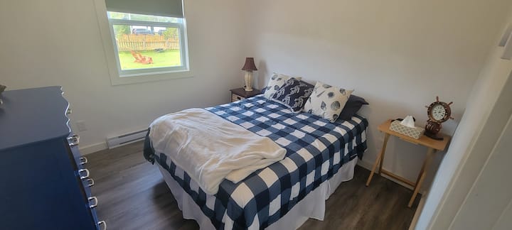 Letto matrimoniale con materasso in memory foam.