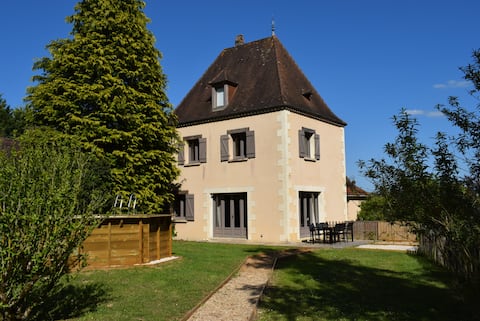 The house next door, cottage in the heart of Périgord