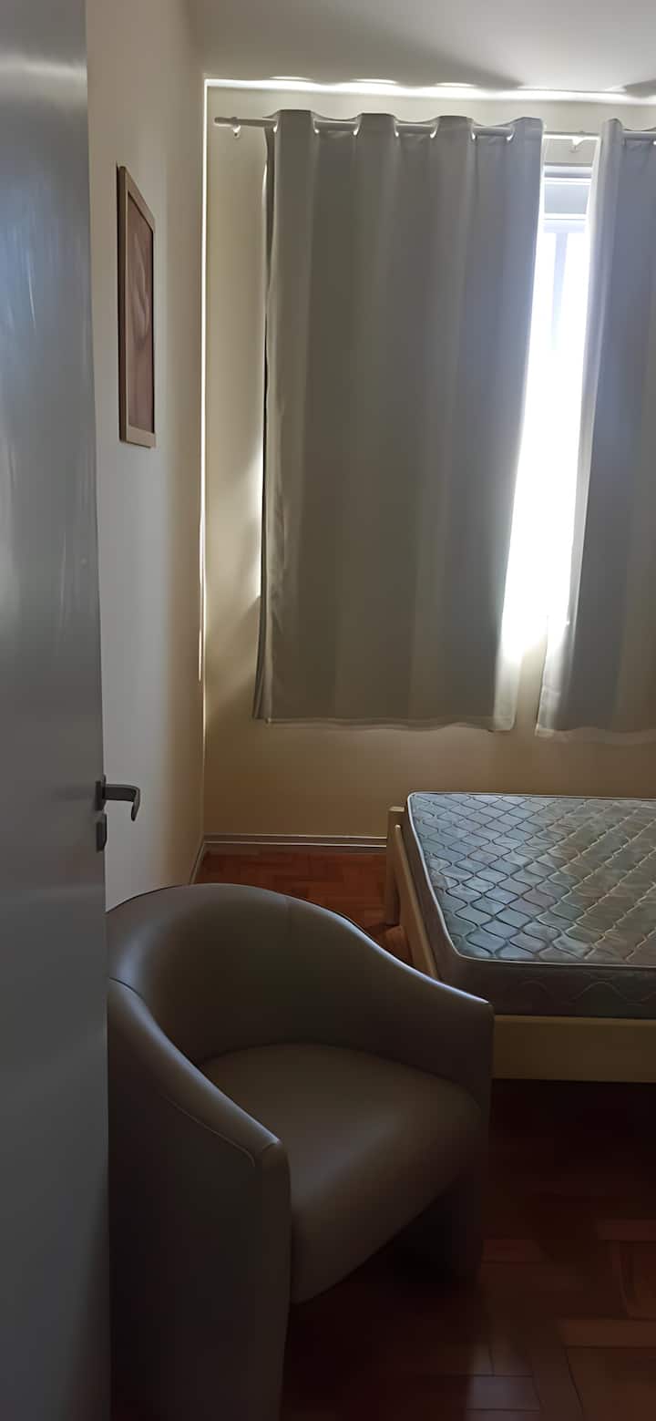 Posteľná bielizeň a vankúše budú k dispozícii