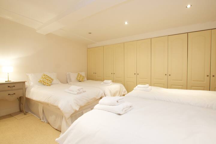 The Main Door Dundonald Apartment – EH-70443-F gallery image 5