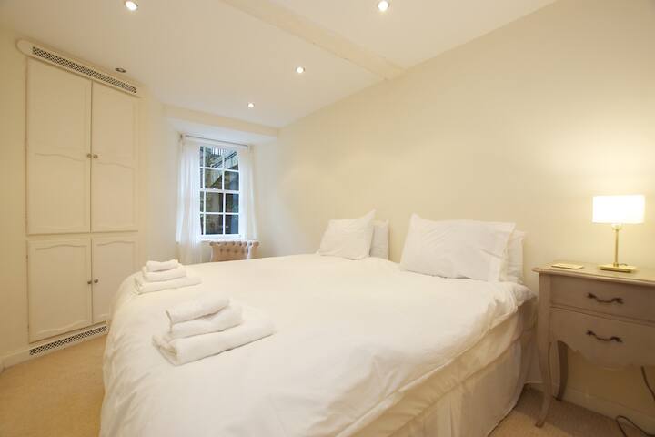 The Main Door Dundonald Apartment – EH-70443-F gallery image 3