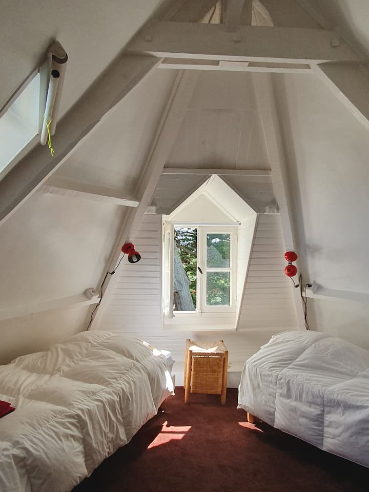 חדר בקומה הראשונה