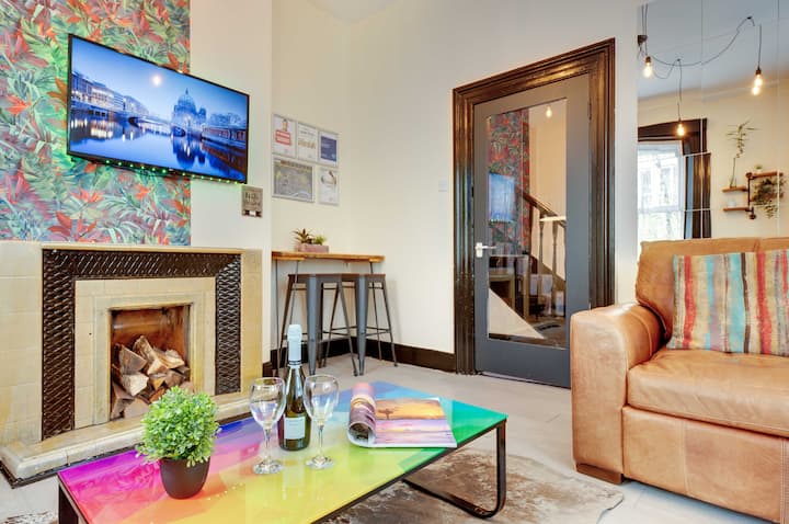 3 Min Drive To City/4Rooms/2Bathrooms/Free Parking