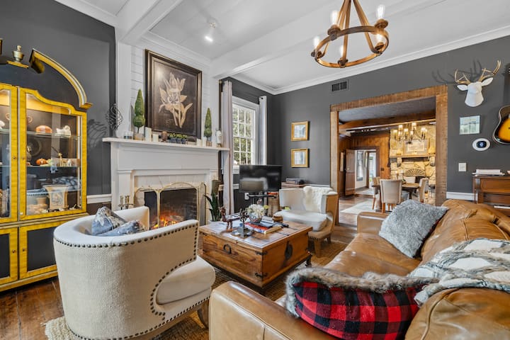 Hows Manor – Historical Luxury Farmhouse – 1840