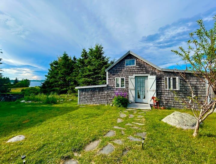 Ferry Keepers Cottage: Deer Isle (Waterviews) - Deer Isle, ME