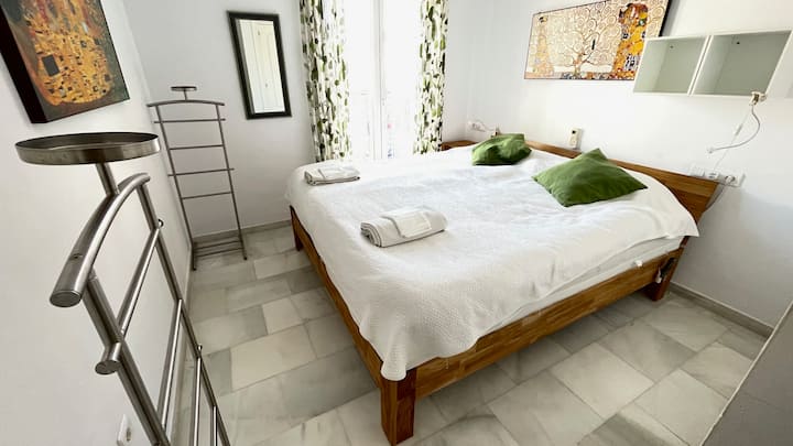 Spálňa na 1. poschodí. Dve samostatné lôžka s rozmermi 90x200 cm.