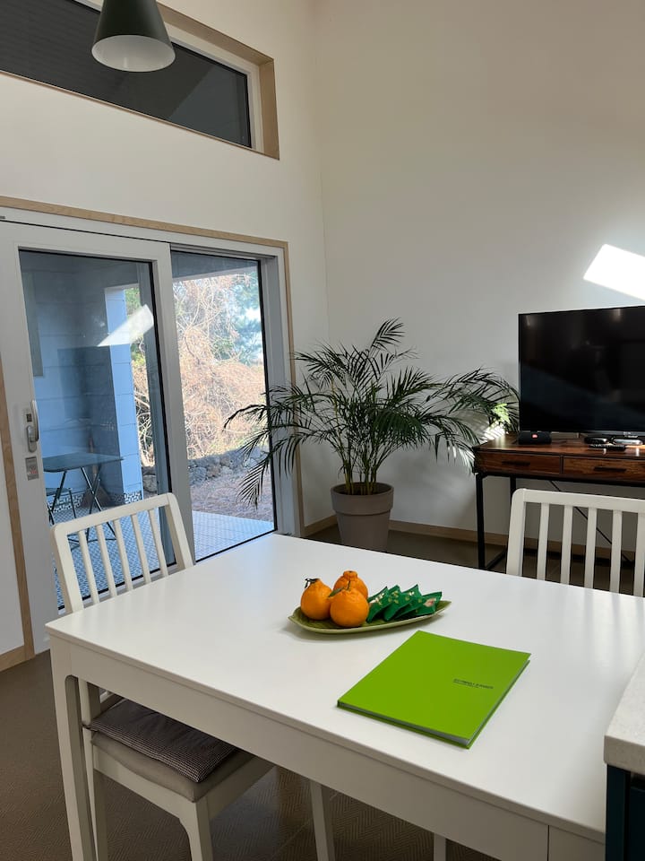 Living In A Solitary House Like A Cat In Jeju - Jeju-si