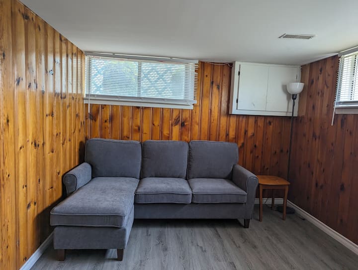 Toronto/bright&cozy 2 Bedroom Bsmt Sep. Ent. Apt - Toronto