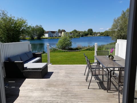 Top Airbnb: Churnside (Windrush) - Tranquil Lakeside Lodge in South Cerney