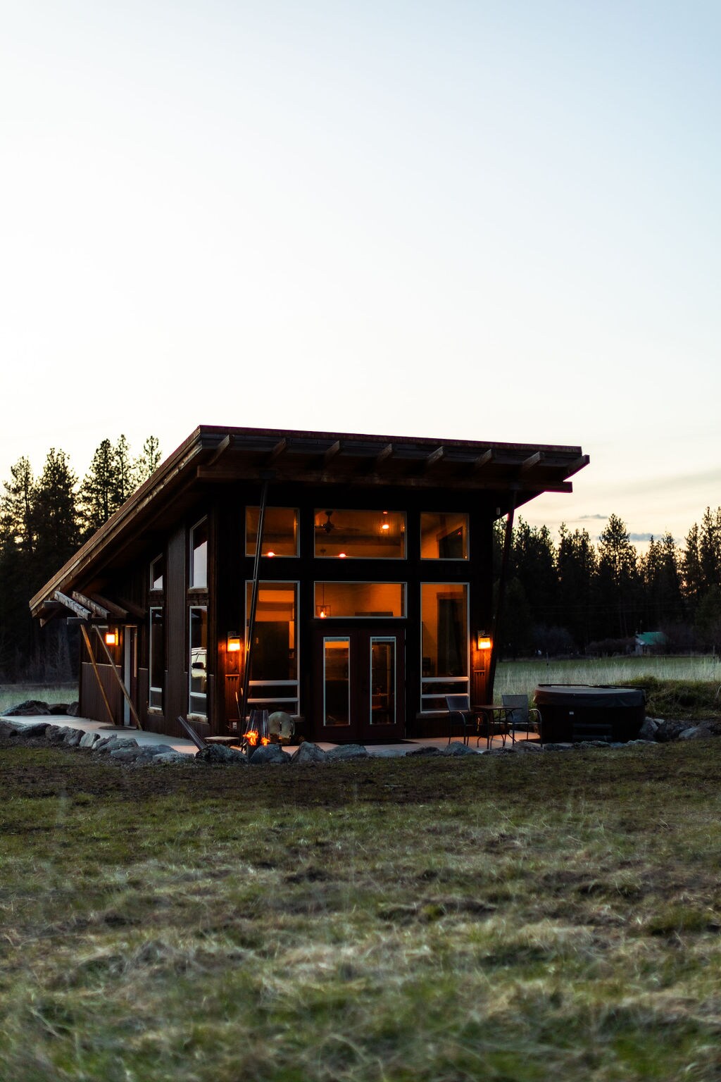 Calowahcan Cabin *NEW hot tub* Cabins for Rent in Ronan, Montana