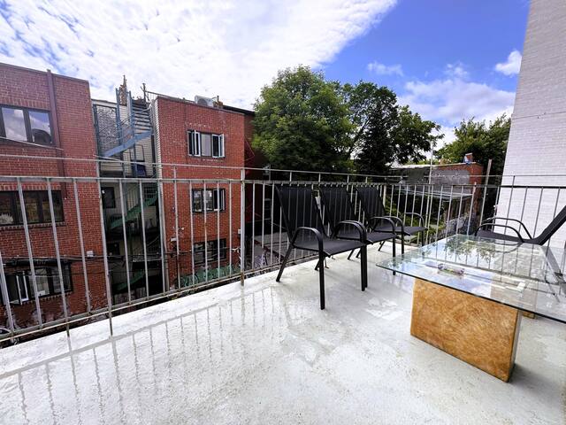 A3~Free Parking+9 bed/sofabed+Balcony~100WalkScore gallery image 3