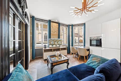 Popular Airbnb listing: TOP 5 in Dijon: Luxury Suite/Cathedral View in Dijon