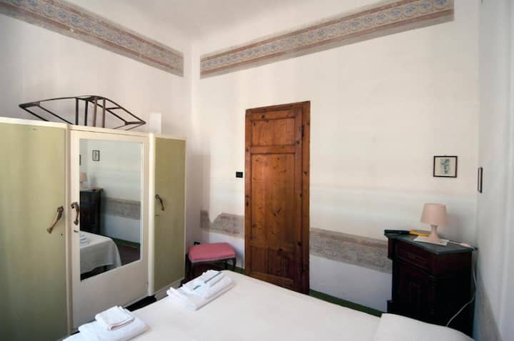 Dormitorio doble con plantilla original