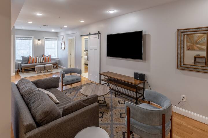 3 Beautiful Bedrooms and Open Living Area gallery image 2