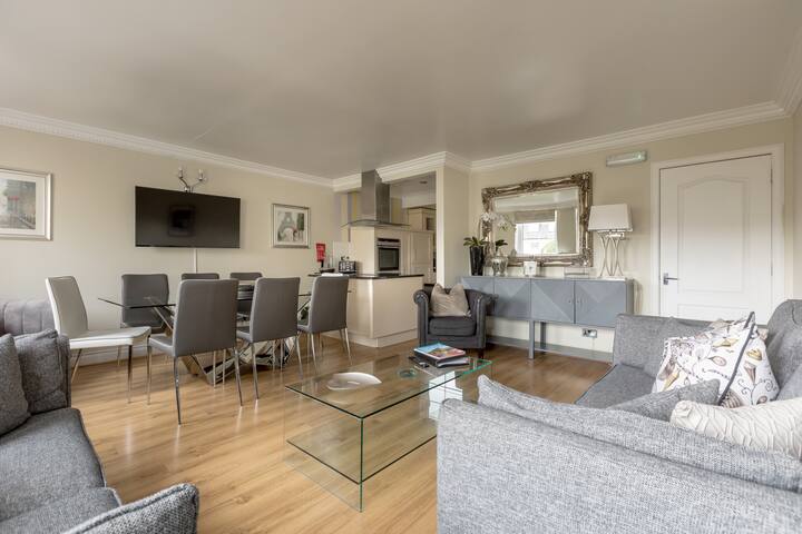Stunning Apartment Close To Edinburgh City Centre gallery image 2