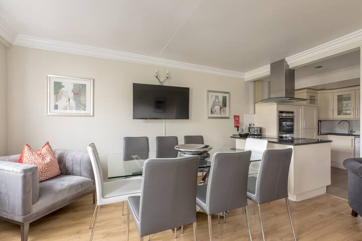 Stunning Apartment Close To Edinburgh City Centre gallery image 3