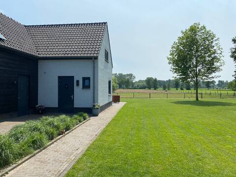 S Spacious apartment max 4 pers country environment