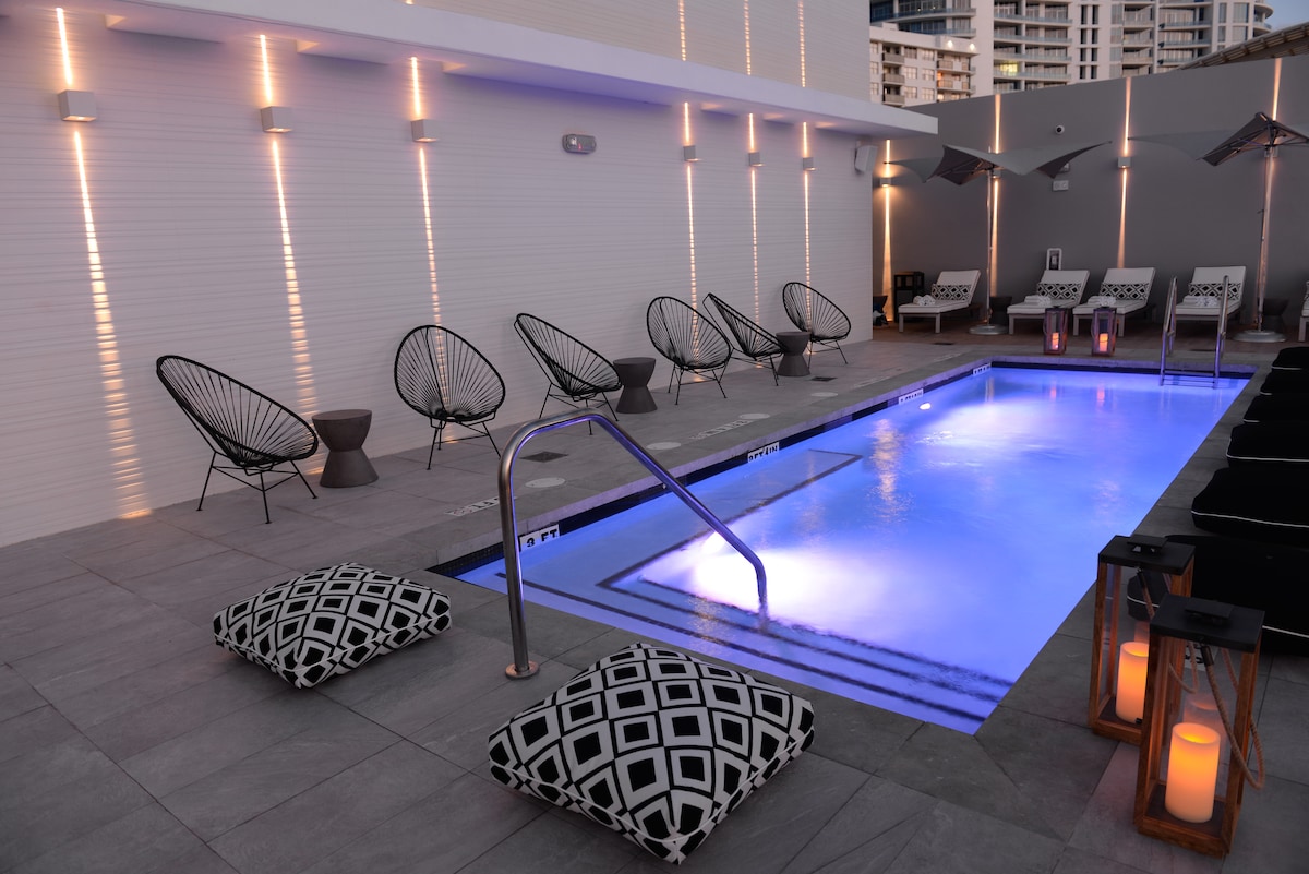 Image showcasing Penthouse Oceanside Studio + Balcony & Kitchenette - Boutique hotels ...