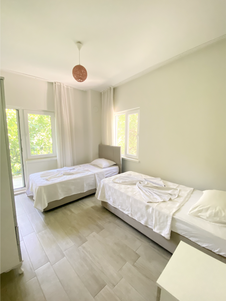Bedroom 3:
Two single beds, air conditioning, air conditioning, balcony with garden views.