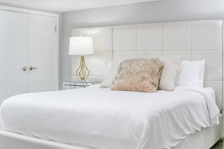 ❤ of Downtown Leslieville✭Netflix✭Full Kitchen✭W/D gallery image 5