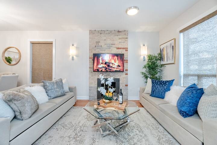 ❤ of Downtown Leslieville✭Netflix✭Full Kitchen✭W/D gallery image 2