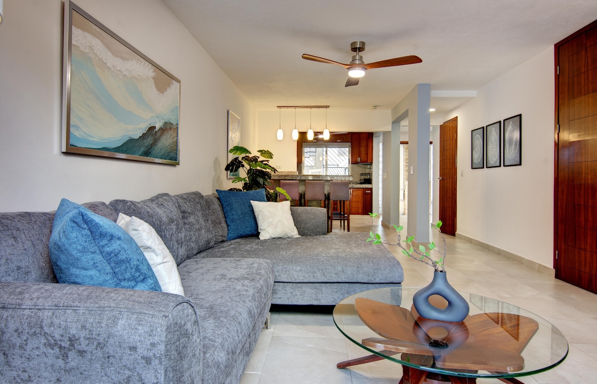 Anuncio de Airbnb popular: House w Private Pool-5th Av 2 min-Beach 8 min walk en Quintas Del Carmen