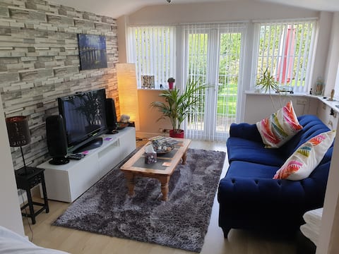Top Airbnb: Peaceful stay in Frimley village in Surrey Heath