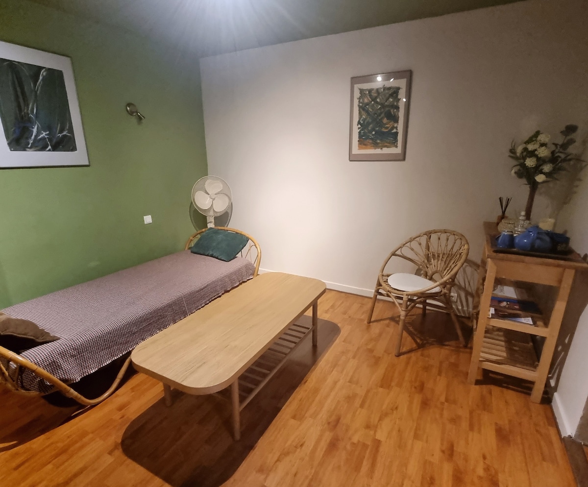 Spálňa 2. S 1 samostatnou posteľou + 1 šatňa