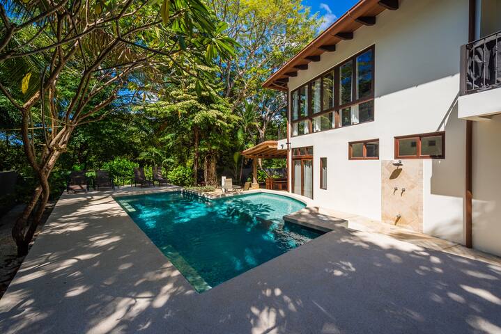 Casa Mango Tango Luxury Home Near the Beach!