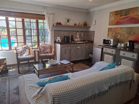 Palms on Tessa, Upmarket, fully serviced Cottage