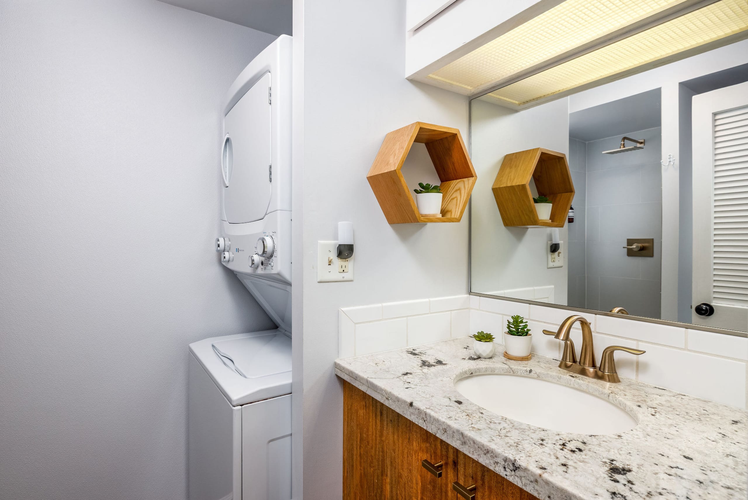Condo in Kailua-Kona · ★4.86 · 2 bedrooms · 3 beds · 2 baths - Image 19