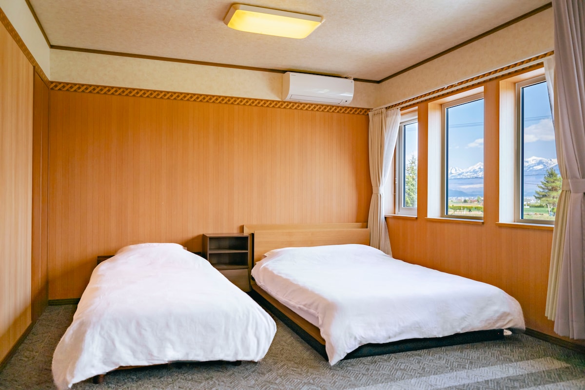 Chambre 1 avec salon... Lit double et lit simple
