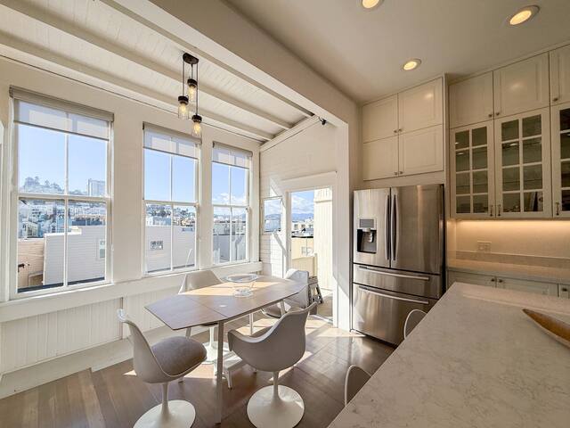 Well Kept Quintessential North Beach gallery image 2