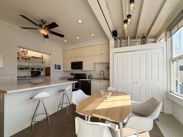 Well Kept Quintessential North Beach gallery image 5