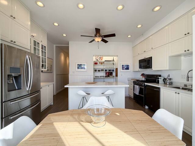 Well Kept Quintessential North Beach gallery image 4