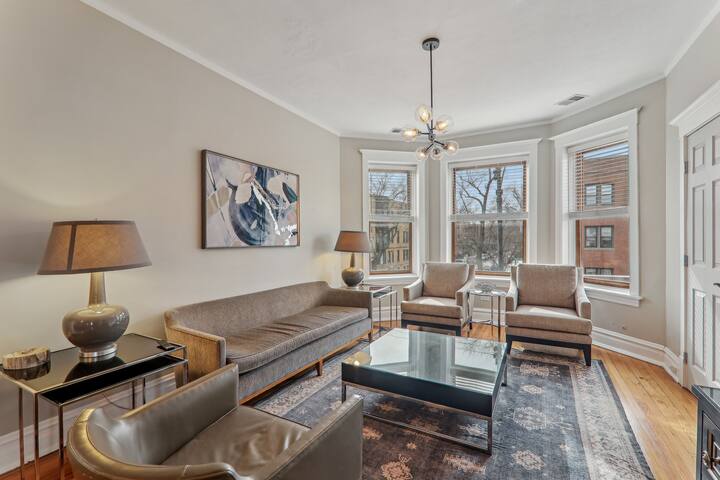 Big Wrigleyville Home, Great for Groups, 2 Units! gallery image 4