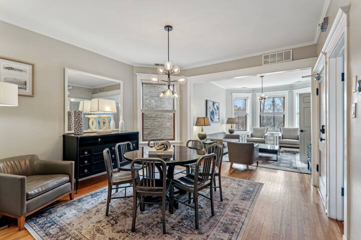 Big Wrigleyville Home, Great for Groups, 2 Units! gallery image 3